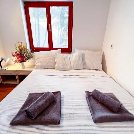 Vikendica Robinson Ina 3