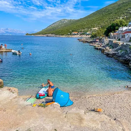 Robinson Ina 3 度假居 *